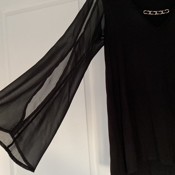 Guess by Marciano Black Bell Shaped Sheered Sleeves Top - Picture 4 of 5